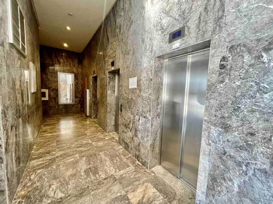 Hilton - 2 Bedrooms Downtown *